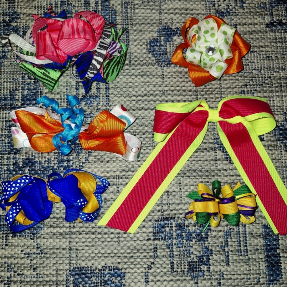Set of multicolor bows